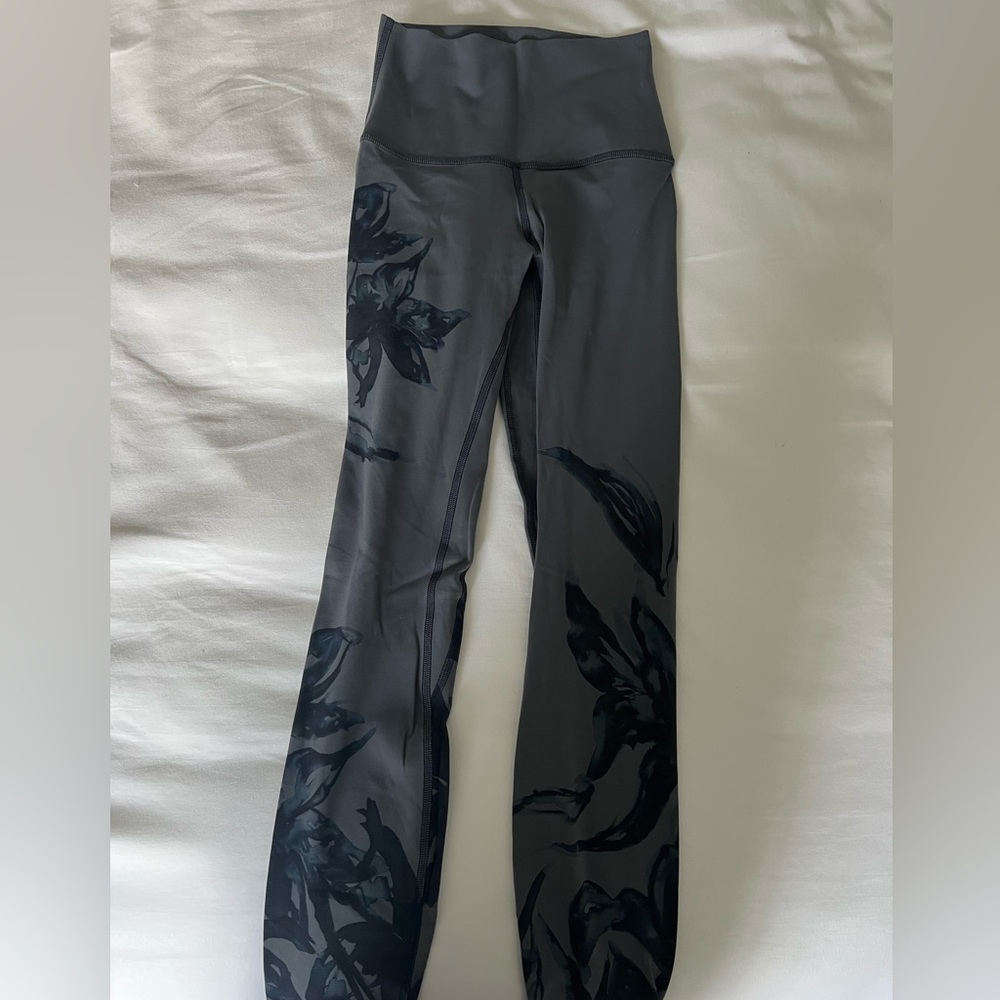 Lululemon align leggings grey/black flowers never worn pattern no longer sold